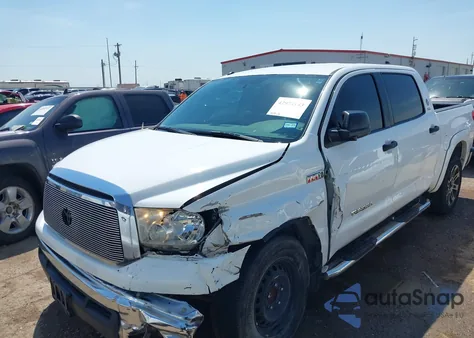 2013 Toyota Tundra Grade 5.7L V8 z USA, uszkodzony, nr VIN 5TFEY5F10DX146116